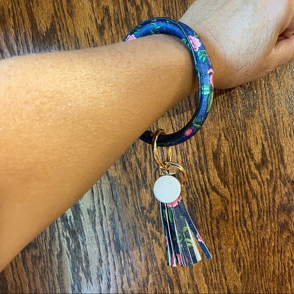 Key Ring Wristlet Floral Bracelet. NWT. - Picture 3 of 5